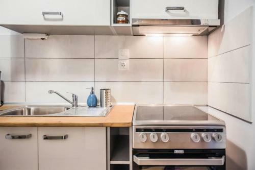 Apartamento Blue Geranium With Private Backyard