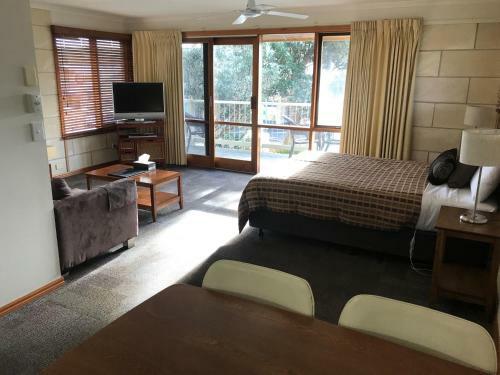 Loch Ard Motor Inn