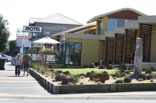 Loch Ard Motor Inn