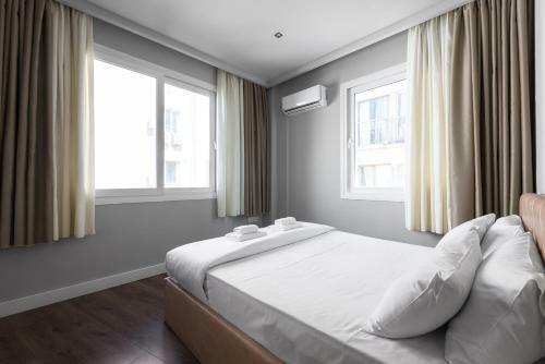 Upper Floor Central Apartment, The Luxury Suites