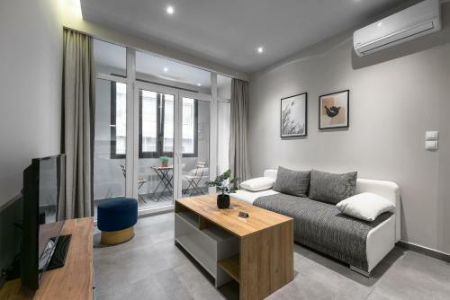 Upper Floor Central Apartment, The Luxury Suites
