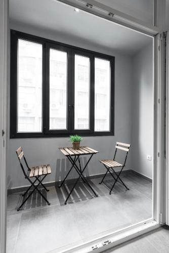 Upper Floor Central Apartment, The Luxury Suites