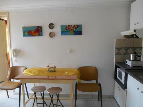 Happy Owl City Apartment