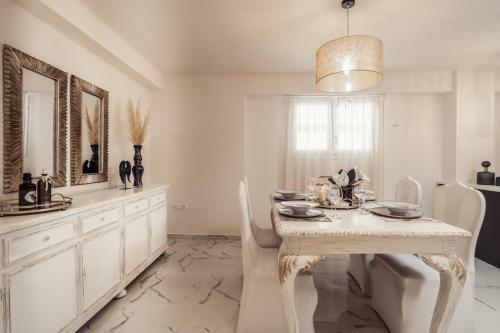 Maison Downtown Luxury Apartments!