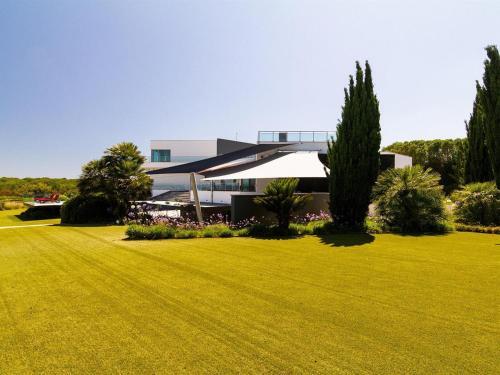 Impressive Villa Of Contemporary Architecture Villa P2102