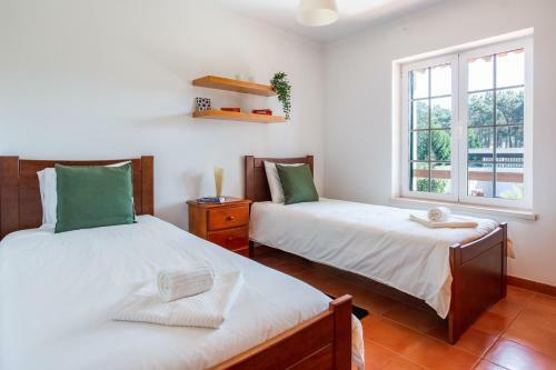 Villa Aroeira, Private Pool, Space For 8 Guests