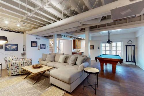 A Cool Change Too - Home On Lake Lanier With A Dock