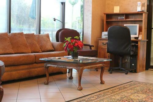 Hotel Home Away Inn - Formerly Oyo