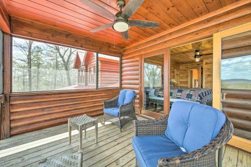 Lush, Pet-friendly Gem With Hot Tub And Fire Pit!