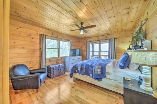 Lush, Pet-friendly Gem With Hot Tub And Fire Pit!