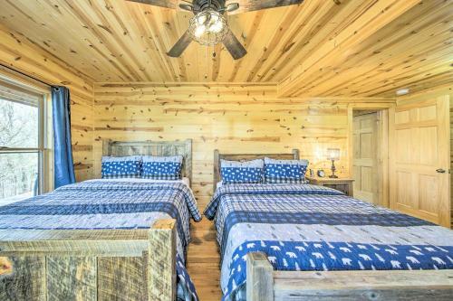 Lush, Pet-friendly Gem With Hot Tub And Fire Pit!