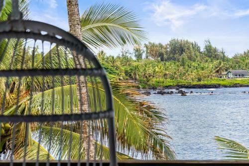Hana Bay Oceanfront Manini Cottage Cottage