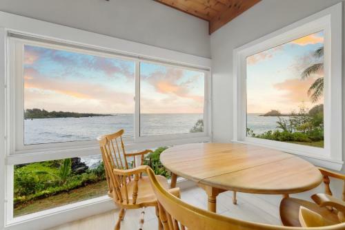 Hana Bay Oceanfront Elua Cottage Cottage