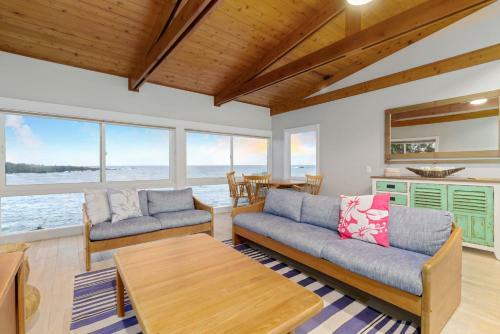 Hana Bay Oceanfront Elua Cottage Cottage