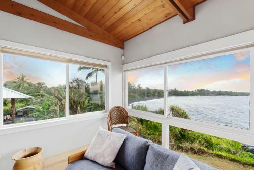 Hana Bay Oceanfront Elua Cottage Cottage