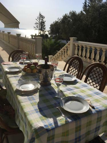 Luxury Beachfront Appartment In Attika