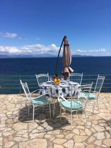 Luxury Beachfront Appartment In Attika
