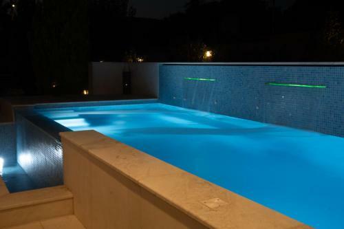 Luxury Heated Pool Villa