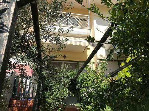 Ideal 3-floor Maisonette Next To The Sea