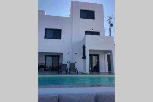 Villa Unica - Seaview, Private Pool & Jacuzzi!