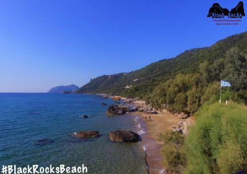 Black Rocks Family, Luxury Seafront Maisonette