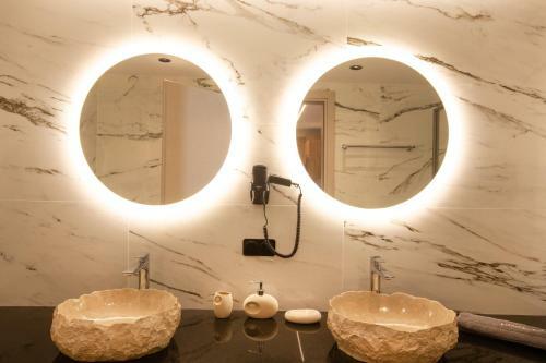 Black Rocks Family, Luxury Seafront Maisonette