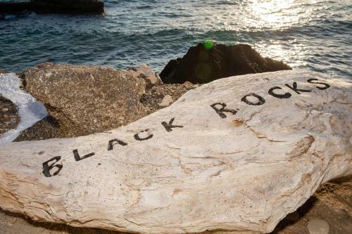 Black Rocks Family, Luxury Seafront Maisonette