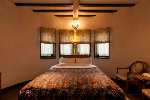 Posada Petit Hotel & Restaurant Old Age