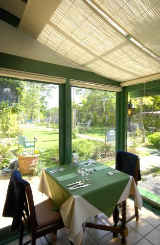 Posada Petit Hotel & Restaurant Old Age