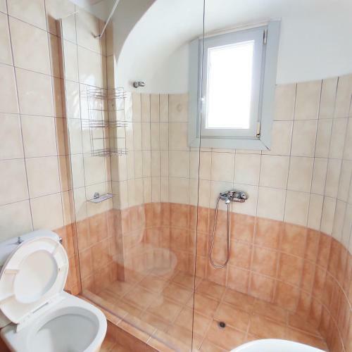 Avalon Cosy Apartments Emerald, Ivory With Shared Swimming Pool