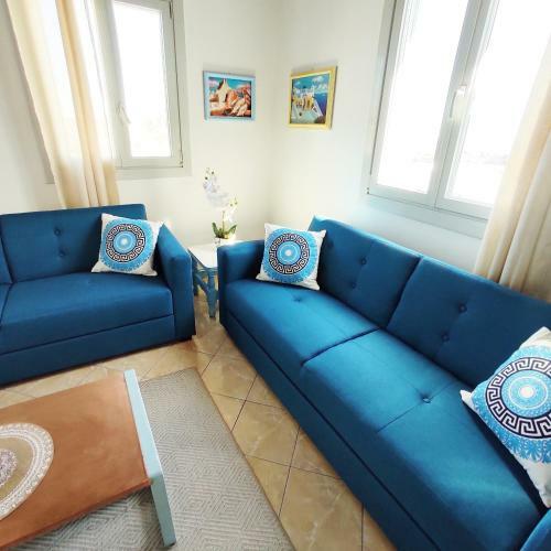 Avalon Cosy Apartments Emerald, Ivory With Shared Swimming Pool