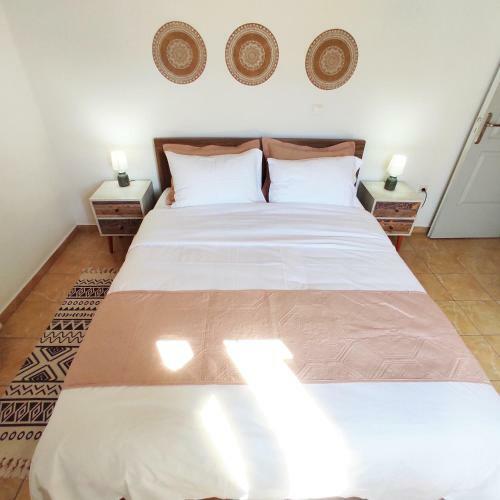 Avalon Cosy Apartments Emerald, Ivory With Shared Swimming Pool