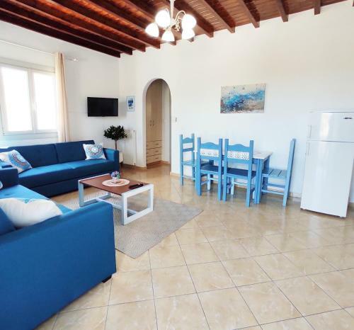 Avalon Cosy Apartments Emerald, Ivory With Shared Swimming Pool