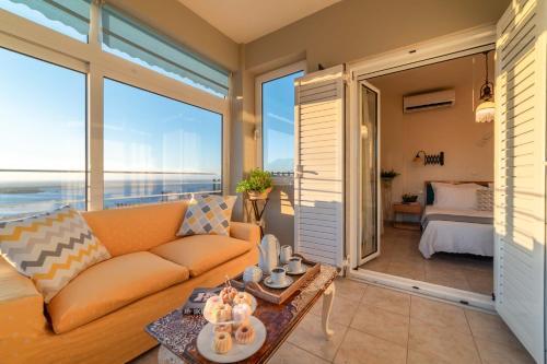 Filia's Stunning Sea View Apartment