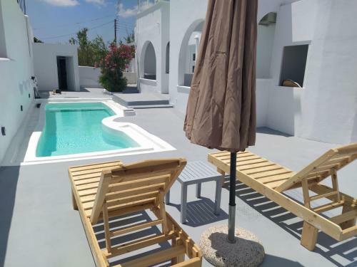 Building With 7 Apartments And Pool