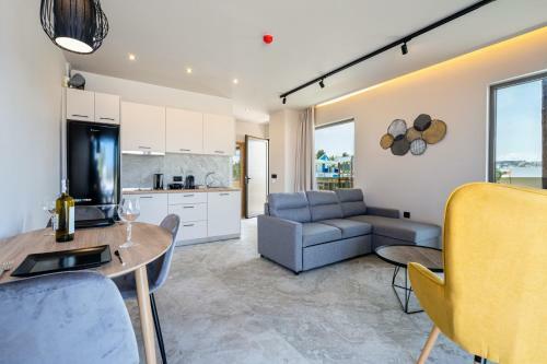 Hotel Pathos Seaside Suites