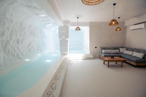 Villa Sapphire Black
