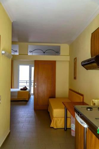 Coloma Apartments Pefkos