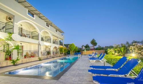 Brunswick Apartments - Pool & Beach
