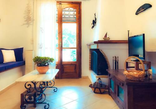 Sea Zoe, Summer House