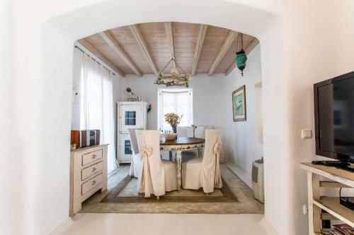 Stunning Villa With Pool In Mykonos