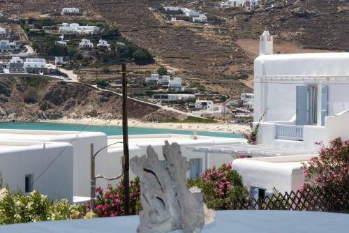 Luxury Sea View Apartment With Shared Pool