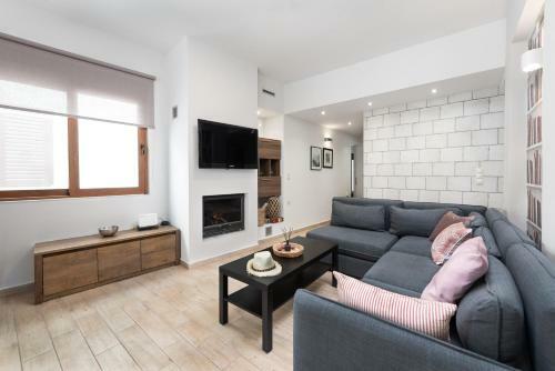 Ritas Modern In-city House