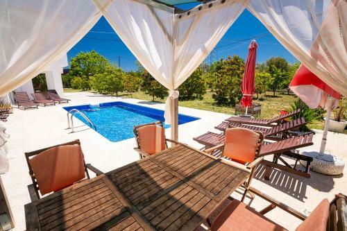 Artzy Villa