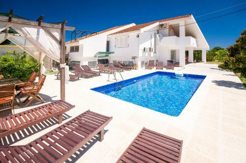 Artzy Villa
