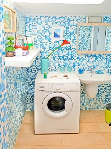 The Eclectic Yard Home -famous For Its Design