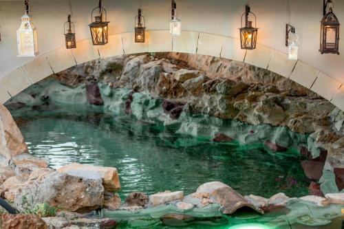 Villa Staras - With Private Heated Pool & Jacuzzi