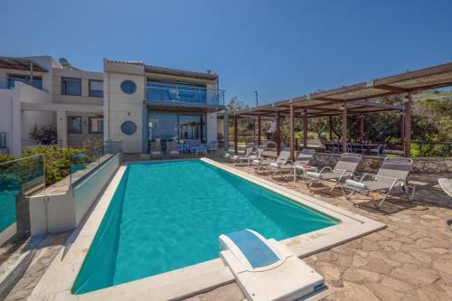 Villa Serenity - With Private Heated Pool