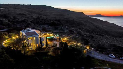 Villa Serenity - With Private Heated Pool