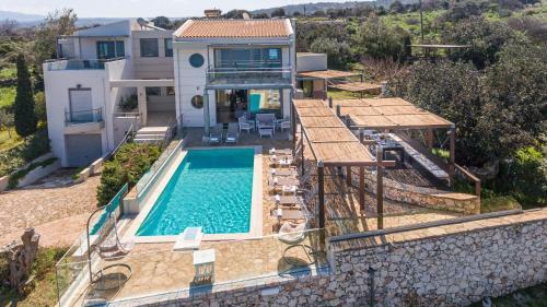 Villa Serenity - With Private Heated Pool